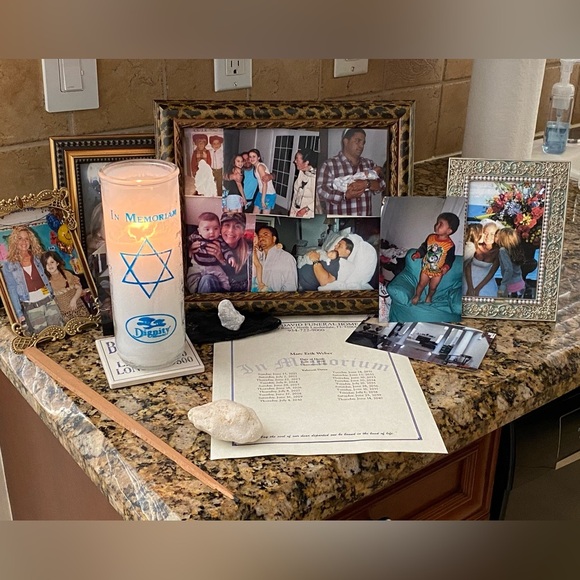 IF U HAVE A MOMENTโฆ. PLEASE READ TO UNDERSTAND Y I SELL ON POSHMARKโฆ๐๐ - Picture 7 of 15